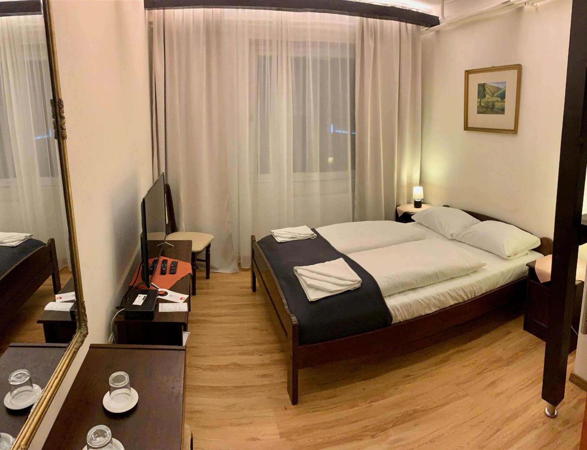 Aranykorona Hotel Μίσκολτς Εξωτερικό φωτογραφία